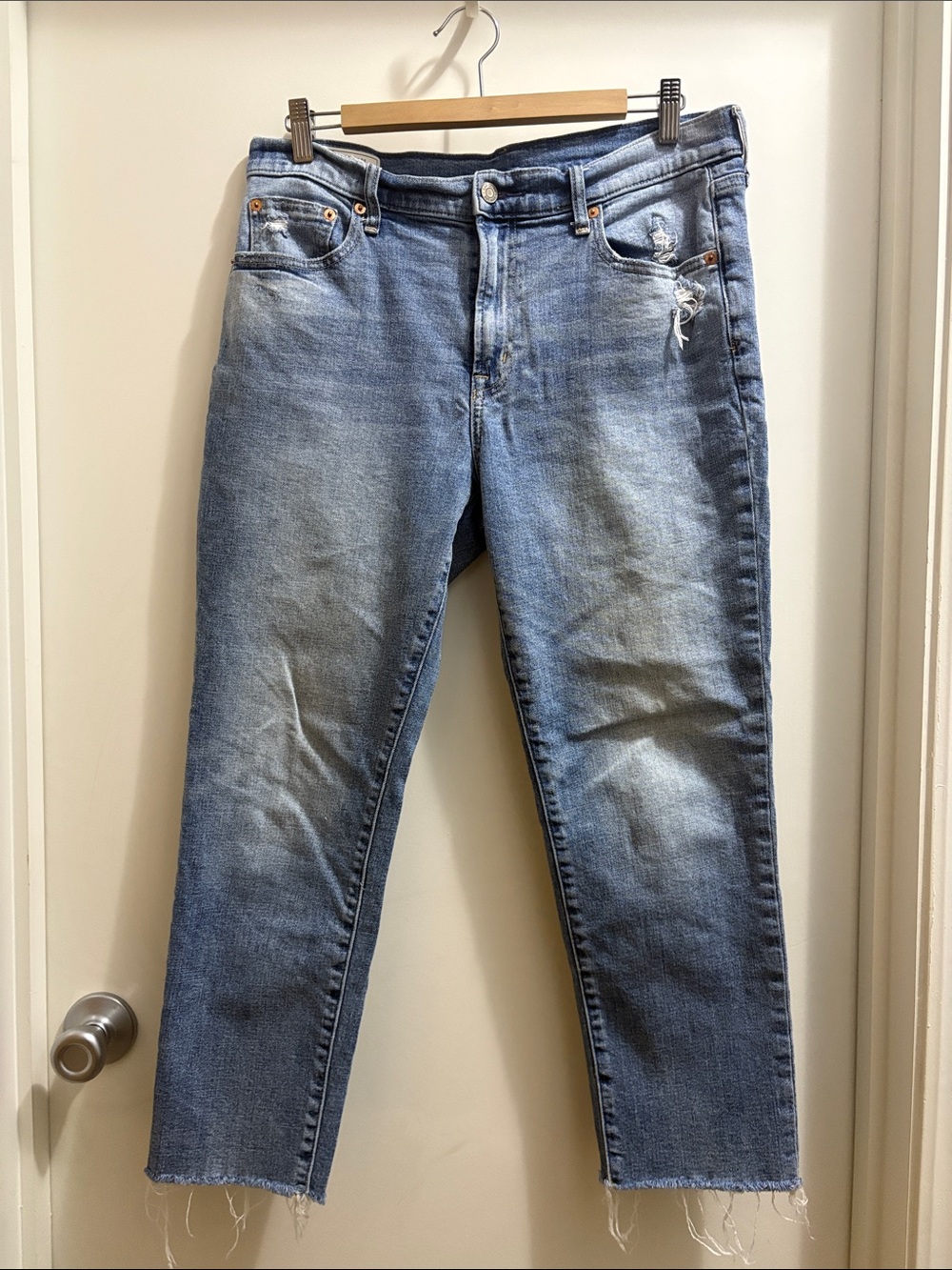 GAP Light Blue Straight-Leg Jeans with Frayed Hem